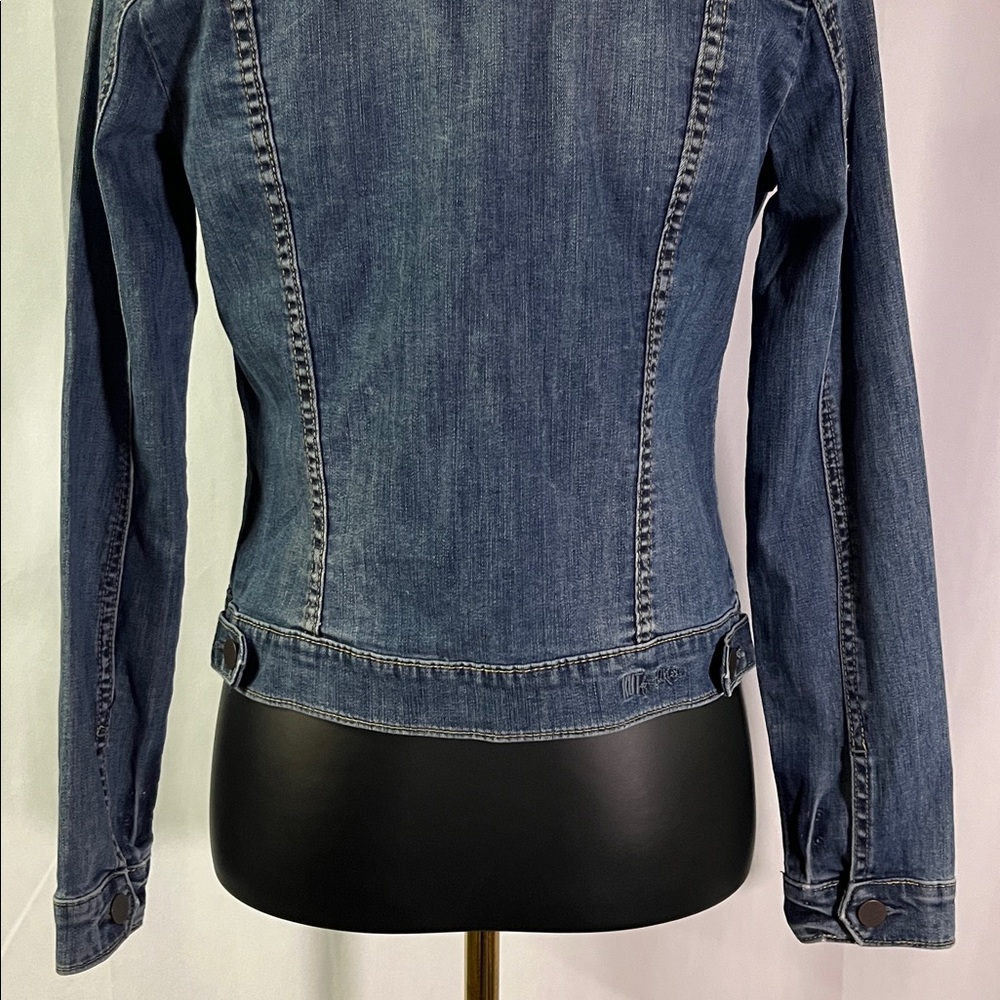 Kut from the Kloth Medium Wash Classic Button Front Cropped Denim Jacket - Picture 12 of 16